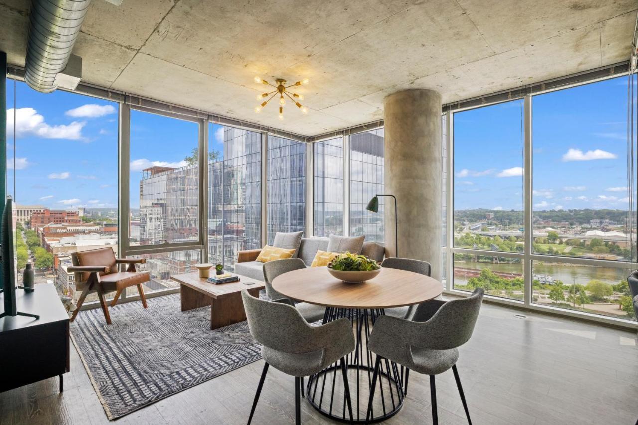 Placemakr Premier Sobro Νάσβιλ Εξωτερικό φωτογραφία A staged living room at the 1001 Cooper